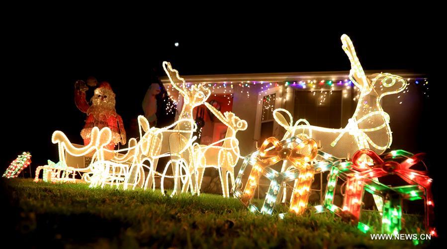 U.S.-LOS ANGELES-CHRISTMAS EVE-DECORATIONS