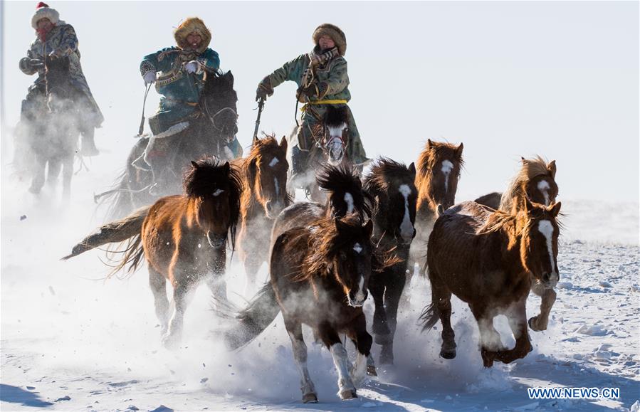 CHINA-INNER MONGOLIA-SNOWFIELD HORSE TAMING (CN)