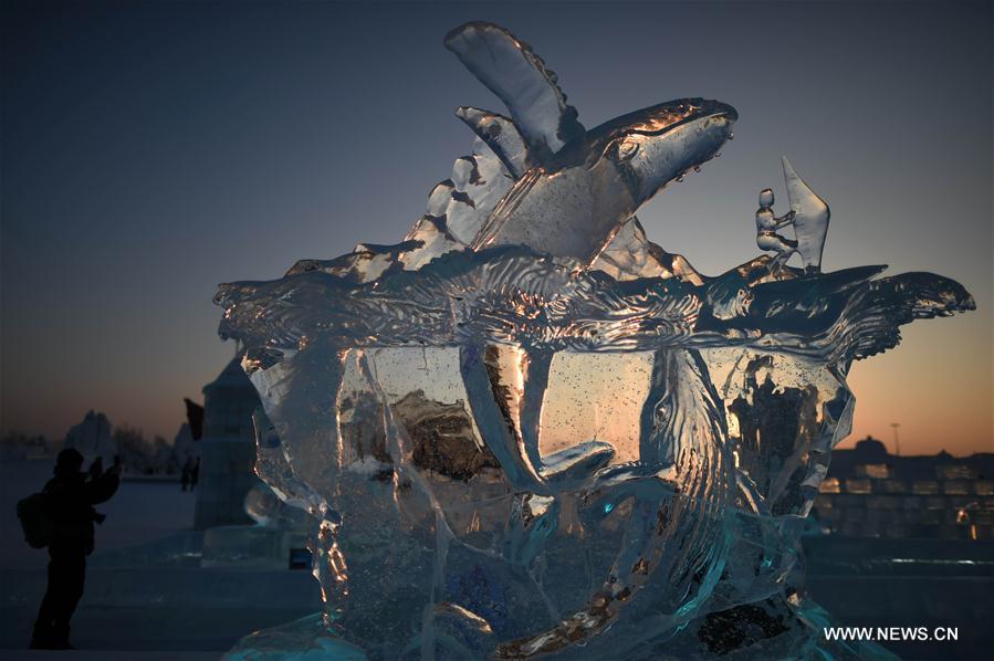 CHINA-HEILONGJIANG-HARBIN-TOURISM-ICE SCULPTURE (CN)