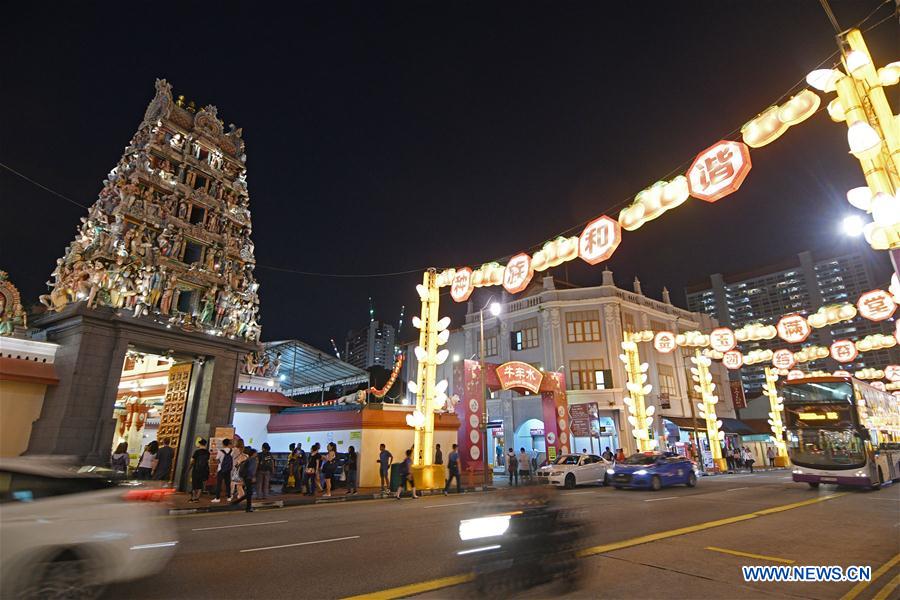 SINGAPORE-CHINATOWN-NEW YEAR LANTERN