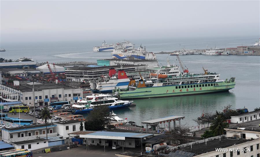 CHINA-HAINAN-HEAVY FOG-STRANDED CARS(CN)