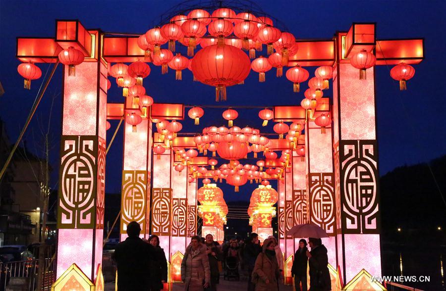 BELGIUM-DINANT-CHINESE LANTERNS