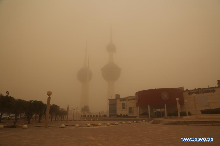 KUWAIT-KUWAIT CITY-HEAVY DUST