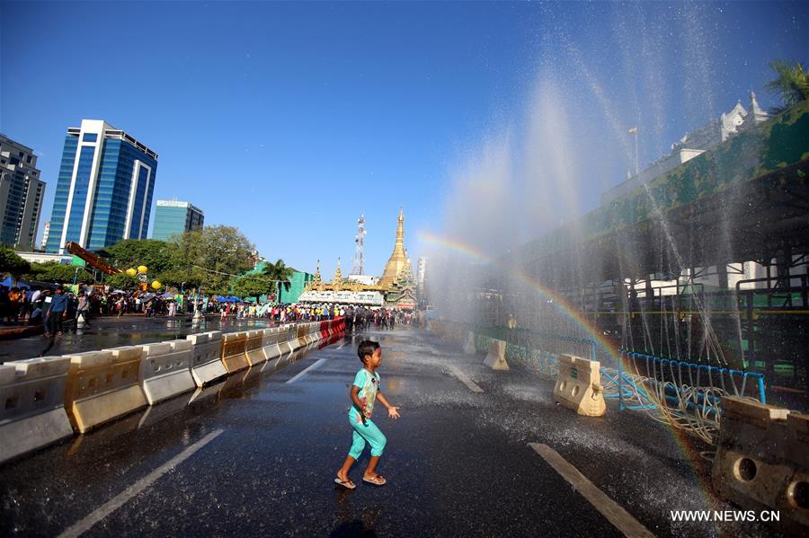 MYANMAR-YANGON-TRADITIONAL WATER FESTIVAL