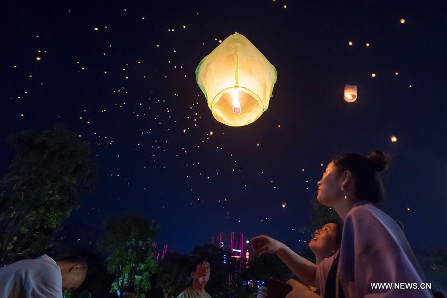 CHINA-YUNNAN-JINGHONG-KONGMING LANTERNS (CN)