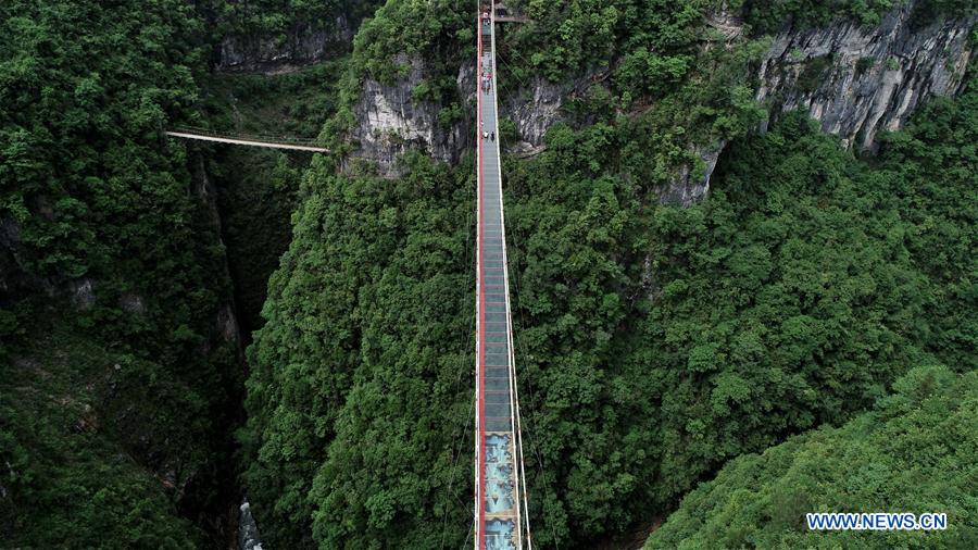 #CHINA-HUBEI-ENSHI-GLASS BOTTOM BRIDGE (CN)