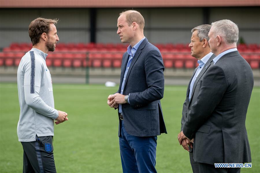 (SP)BRITAIN-LEEDS-FOOTBALL-DUKE OF CAMBRIDGE-ENGLAND SQUAD