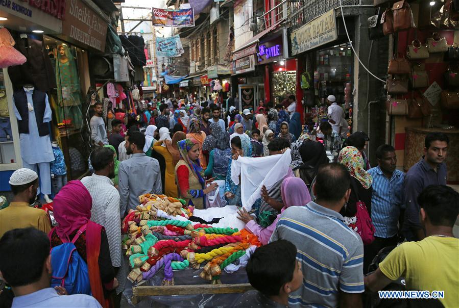 INDIAN-CONTROLLED KASHMIR-SRINAGAR-EID AL-FITR-MARKET