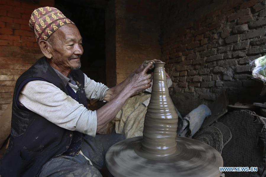 NEPAL-BHAKTAPUR-TIHAR-CLAY POT