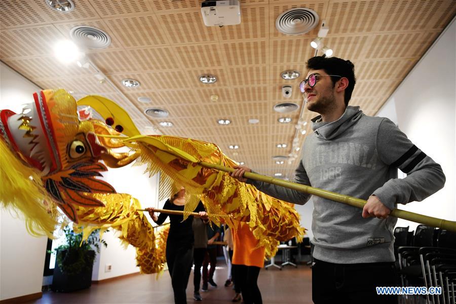 Xinhua Headlines: Confucius Institute bridges gap between cultures