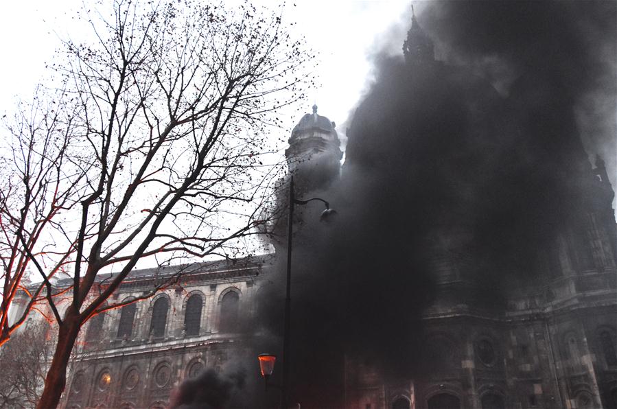 Xinhua Headlines: "Yellow vest" movement points to a troubled France