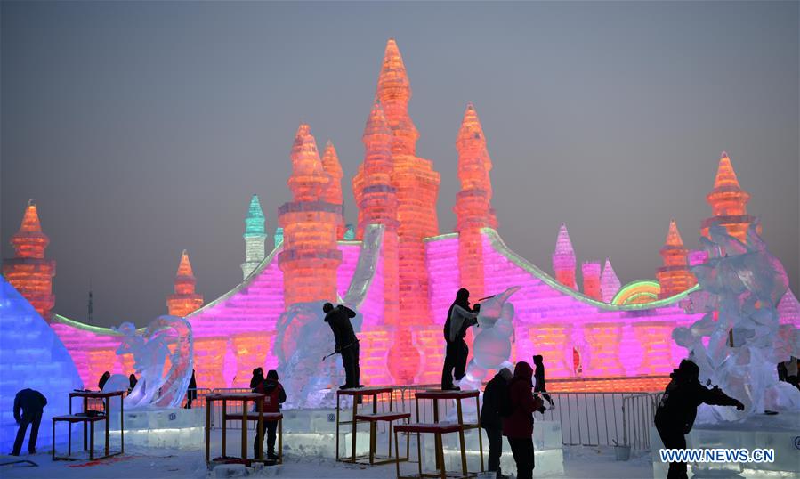 CHINA-HEILONGJIANG-HARBIN-ICE SCULPTURE COMPETITION (CN)