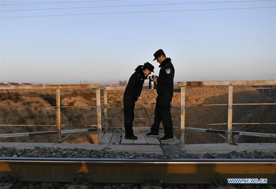 Xinhua Headlines: Guarding a 36-km railway line with love