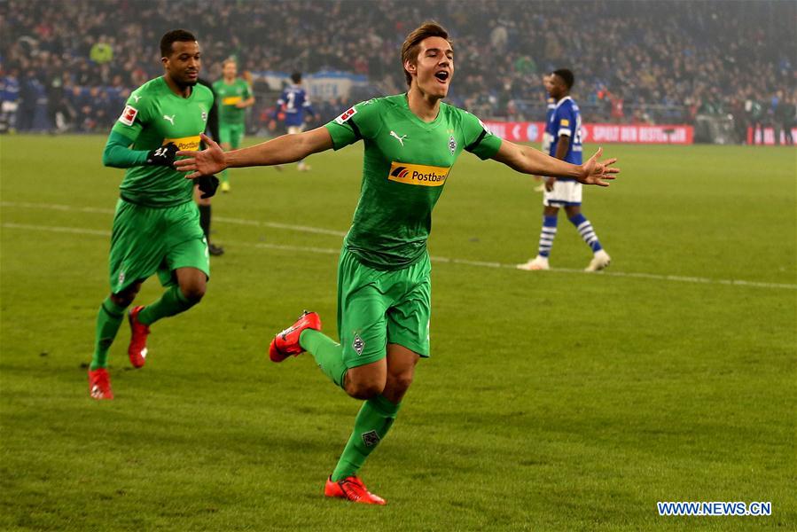 (SP)GERMANY-GELSENKIRCHEN-SOCCER-BUNDESLIGA-SCHALKE 04 VS MOENCHENGLADBACH