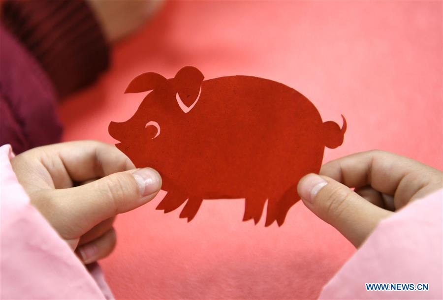 CHINA-HEFEI-CHINESE NEW YEAR-PAPER CUT (CN)