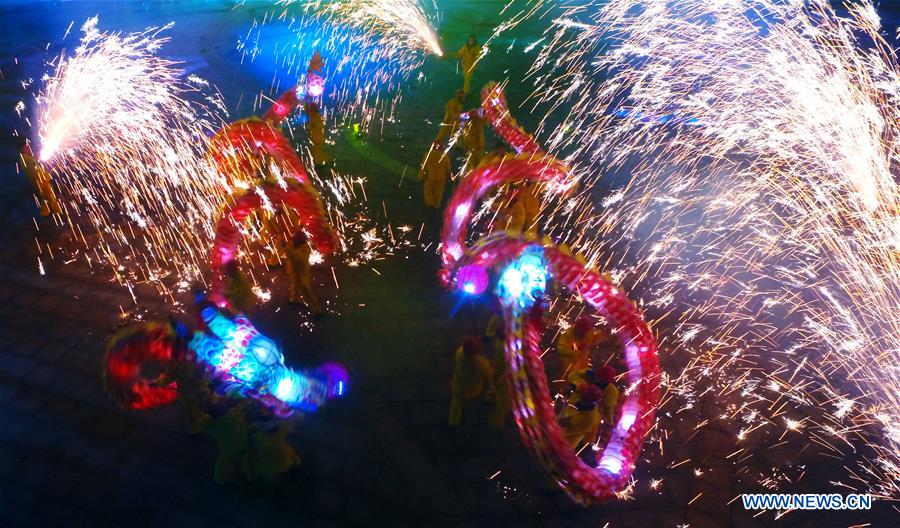 #CHINA-GUIZHOU-LANTERN FESTIVAL-FIREWORKS-DRAGON DANCE (CN)