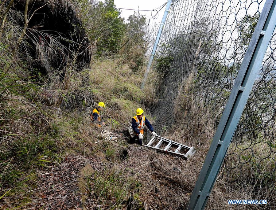 CHINA-GUIZHOU-GUIYANG-RAILWAY MAINTENANCE WORKER (CN)