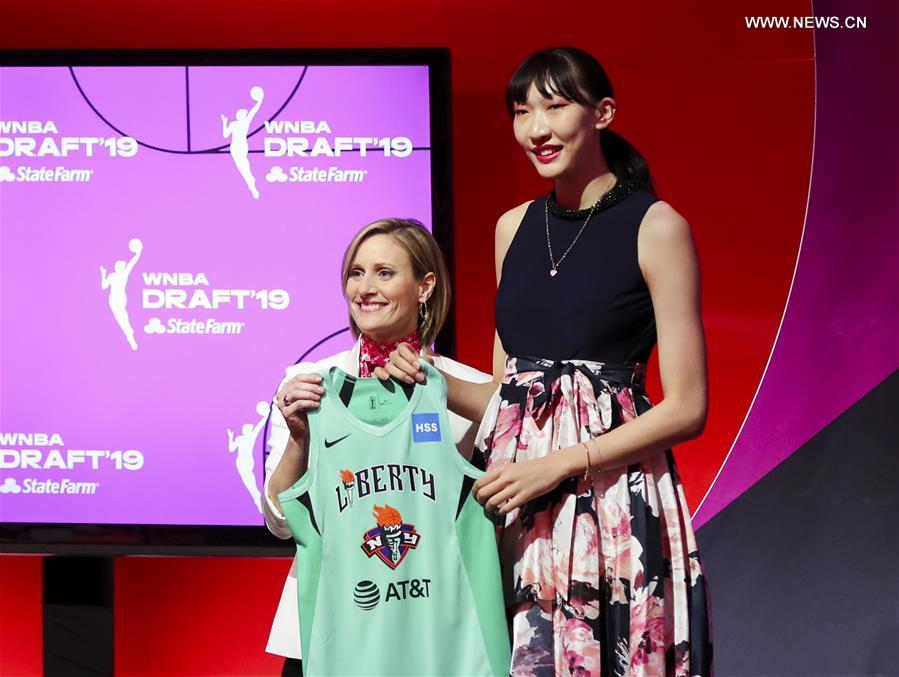 (SP)U.S.-NEW YORK-BASKETBALL-WNBA DRAFT-CHINA'S HAN XU