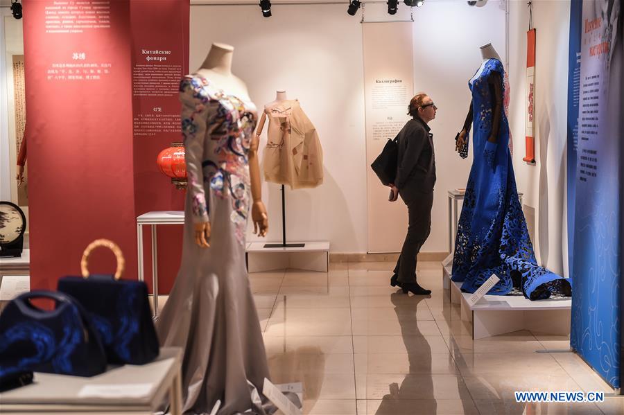 RUSSIA-MOSCOW-CHINA-SILK-FASHION-EXHIBITION