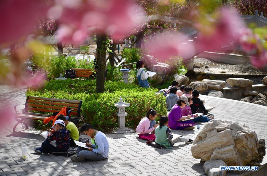 CHINA-SHAANXI-YAN'AN-SPRING-DAILY LIFE-LEISURE (CN)