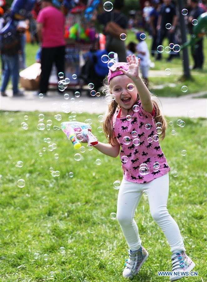 FRANCE-PARIS-EASTER-CELEBRATION