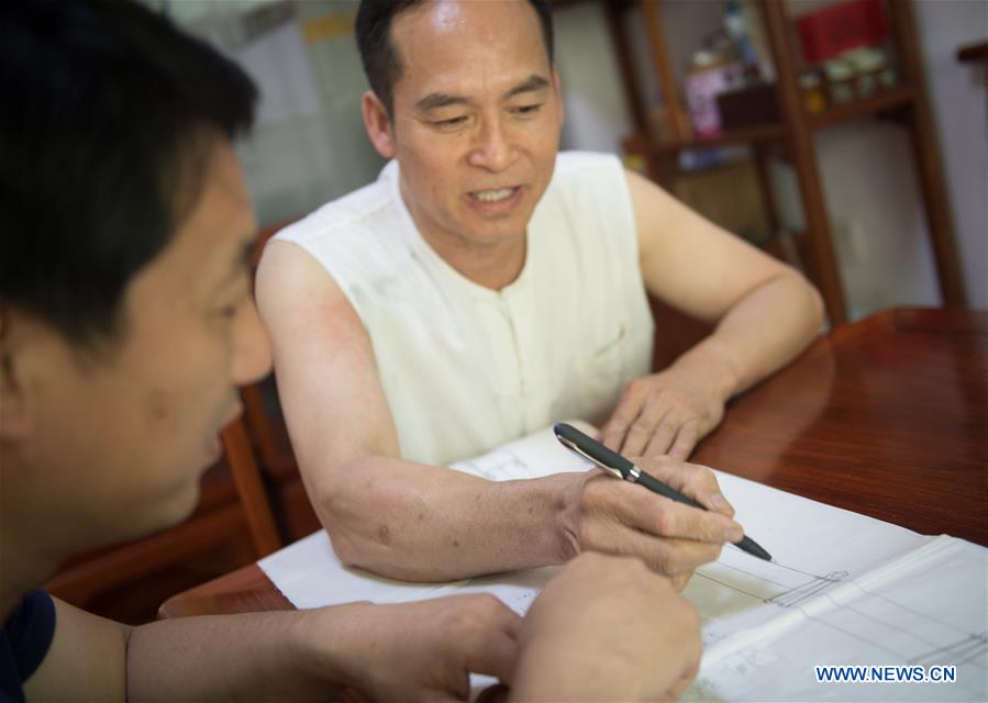 CHINA-ZHEJIANG-SWORD MAKING (CN)