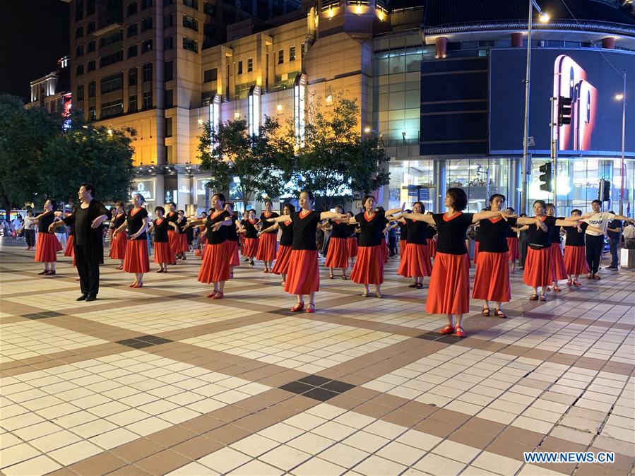 (BeijingCandid)CHINA-BEIJING-NIGHTLIFE (CN)