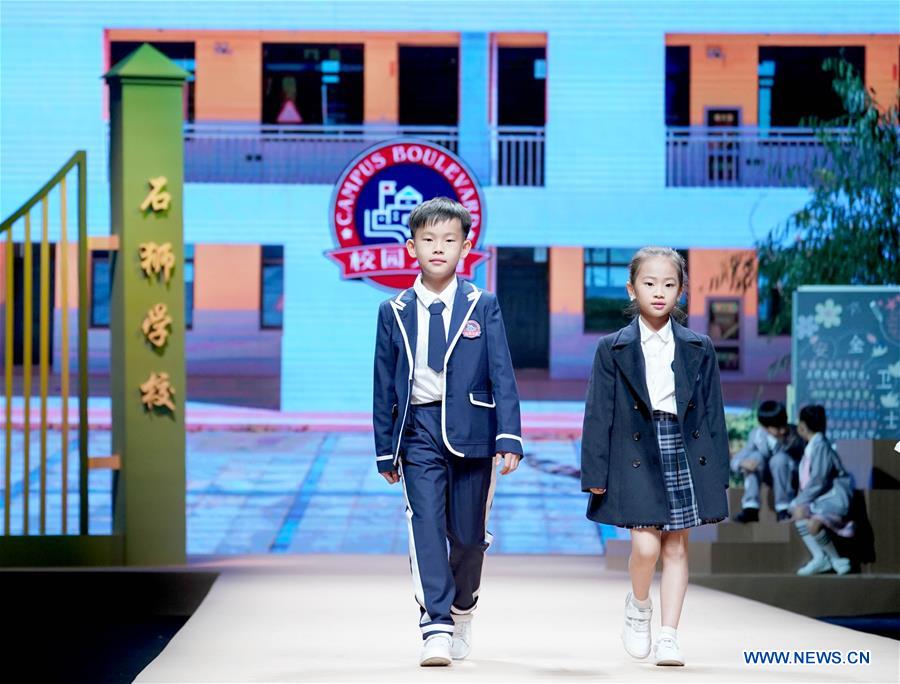 CHINA-BEIJING-SCHOOL UNIFORMS-PRESENTATION (CN)