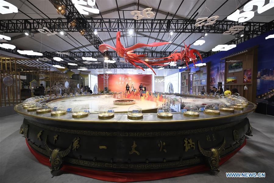 (CIIE)CHINA-SHANGHAI-CIIE-HOTPOT-FEAST (CN)