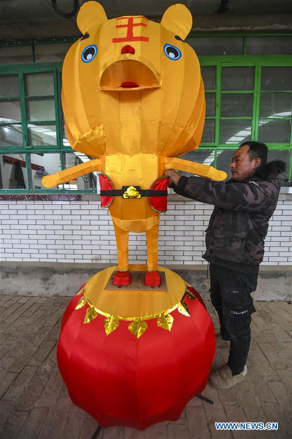 CHINA-HEBEI-YONGQING-LANTERN MAKING (CN)