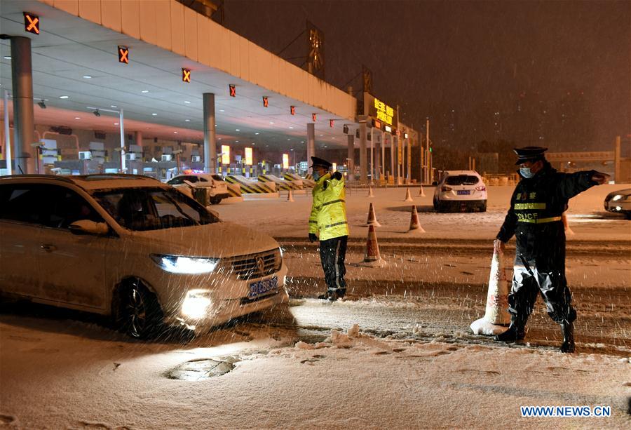 CHINA-ANHUI-HEFEI-SNOW-NCP-FIGHT(CN)