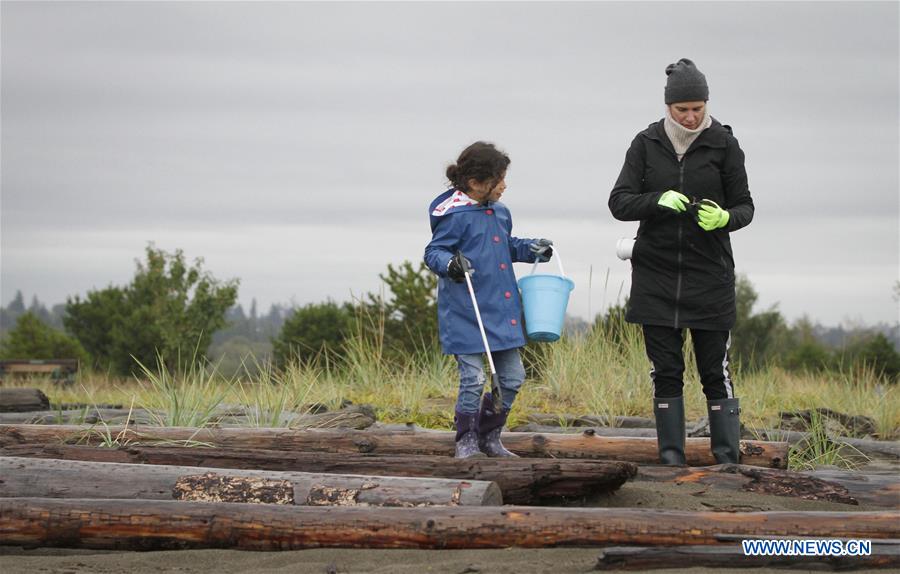 CANADA-RICHMOND-SHORELINE CLEANUP