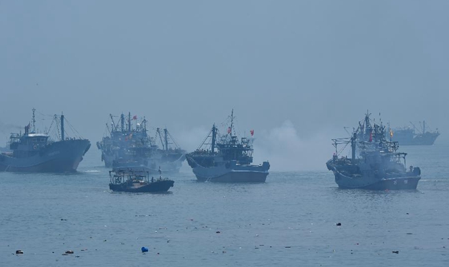 Fishing boats ready to fish after 3-month fishing ban in Fujian