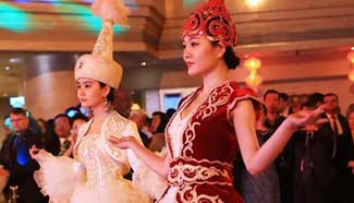 Silk road int'l fashion show held in Beijing