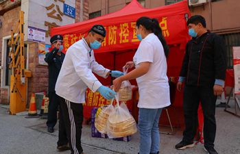 Restaurateur donates 1000 "Nang" to support community workers in Anhui