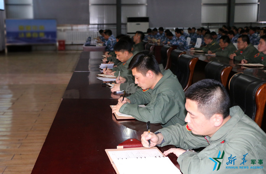 ↑資料圖片：張超參加部隊(duì)組織的《改革強(qiáng)軍主題教育》授課現(xiàn)場(chǎng)。