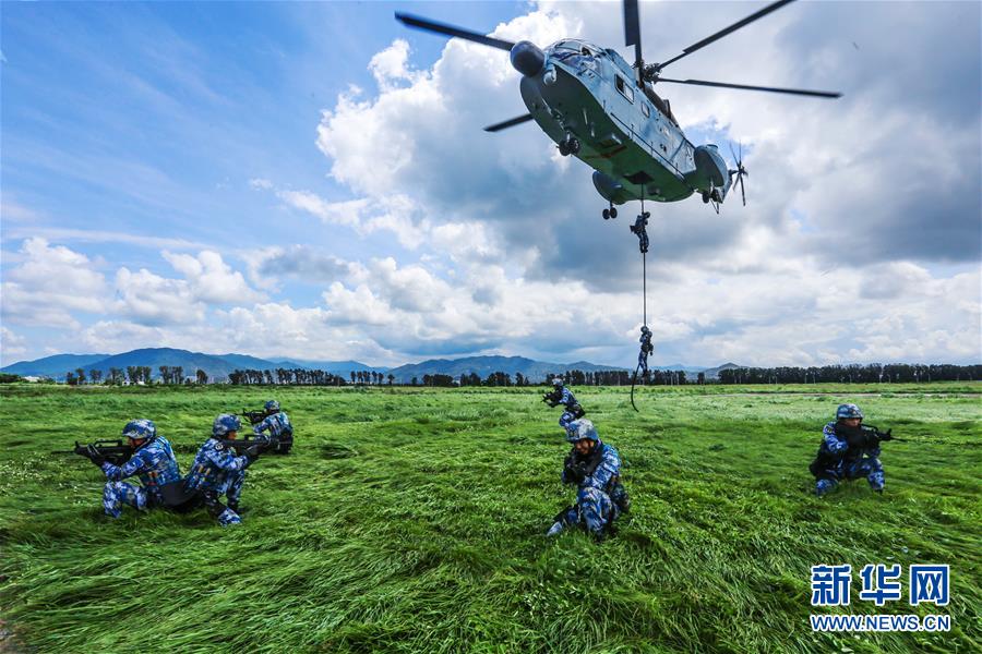 （人民海軍70年·新華全媒頭條·圖文互動）（11）向著深藍出發(fā)——獻給人民海軍成立70周年