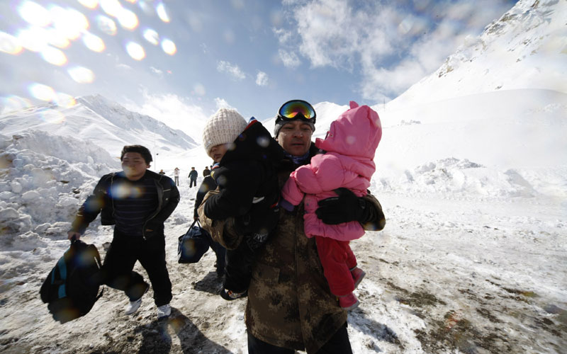 李翔作品：新疆軍區塔城、阿勒泰地區特大暴雪災害救災紀實