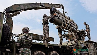 Chinese soldiers conduct live-fire drill