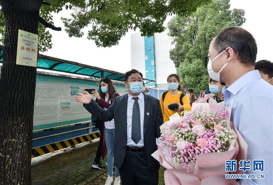 （社會(huì)）（8）抗疫“戰(zhàn)友”重聚