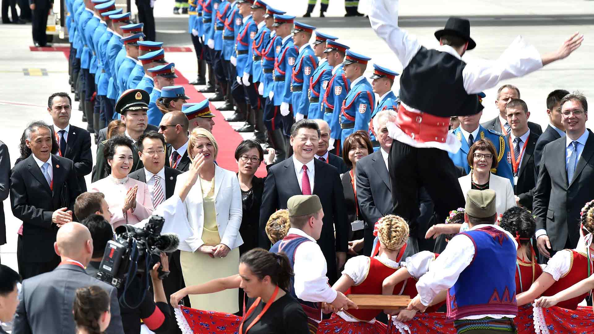 習(xí)近平抵達(dá)貝爾格萊德 開始對塞爾維亞共和國進(jìn)行國事訪問