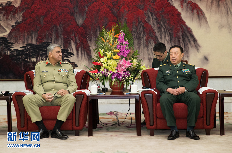 3月16日，中央軍委副主席范長龍會見來訪的巴基斯坦陸軍參謀長巴杰瓦。   新華社記者琚振華攝