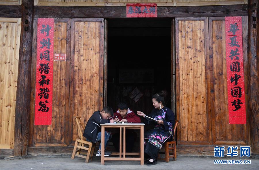 （圖片故事）（4）慈母手中線 繡得家團(tuán)圓