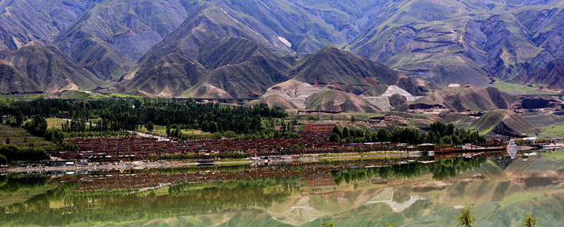 德吉村村民住在景區里吃上“旅游飯”