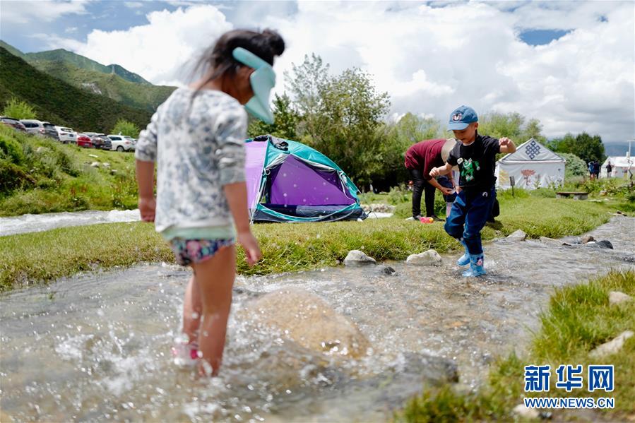 （社會(huì)）（5）夏日“過林卡” 親近大自然