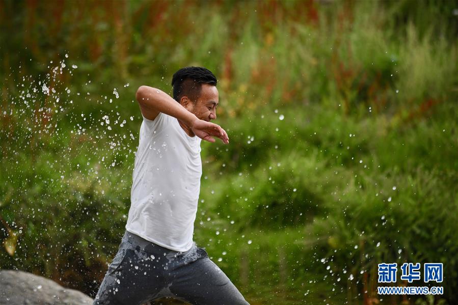 （社會(huì)）（7）夏日“過(guò)林卡” 親近大自然