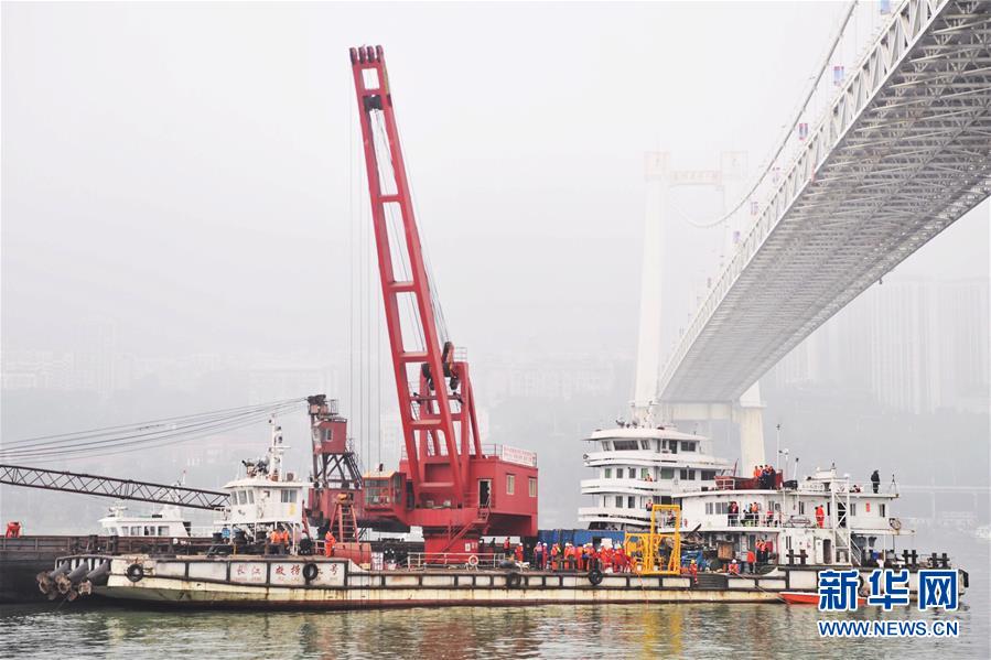 （重慶公交車(chē)墜江事故·后續(xù)）（4）重慶萬(wàn)州墜江公交車(chē)按計(jì)劃今晚將被打撈出水