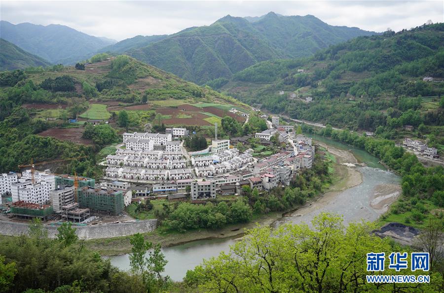 （走基層 聽民聲·圖文互動(dòng)）（1）電商扶貧 讓陜西山區(qū)農(nóng)業(yè)擁抱“藍(lán)海”