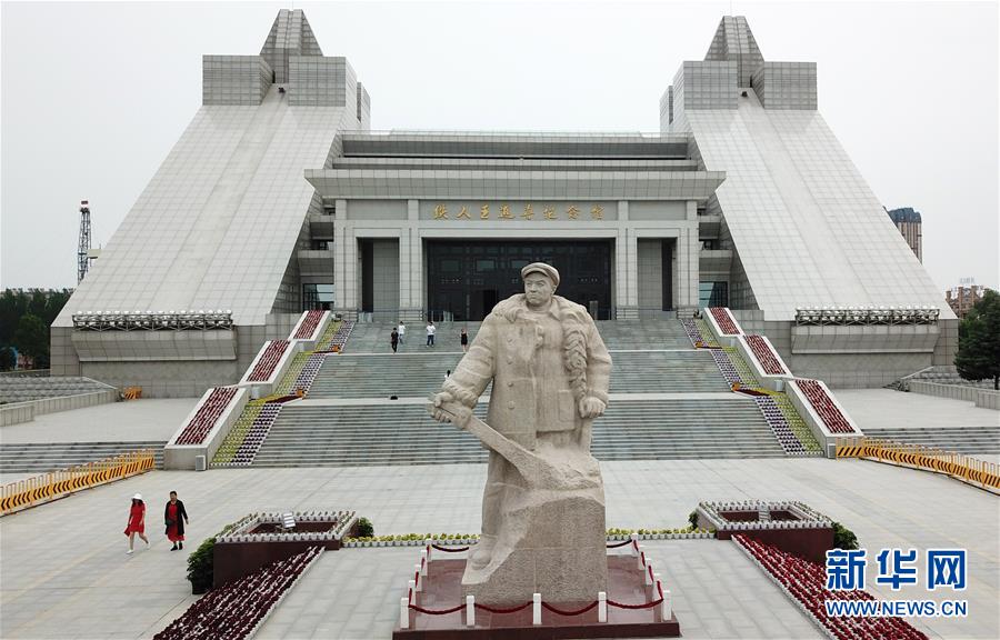 （圖文互動）（12）當好標桿旗幟 建設百年油田——寫在大慶油田發(fā)現60周年之際