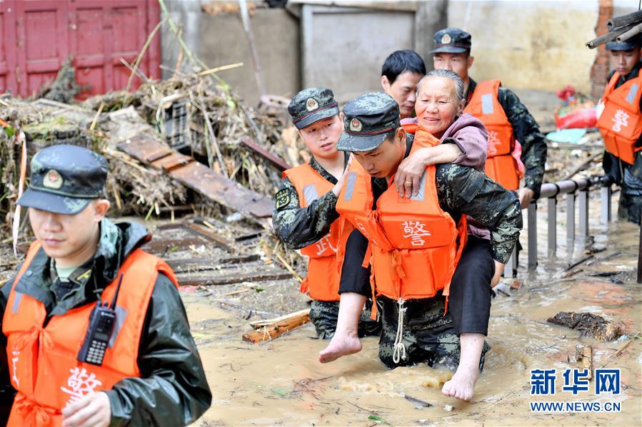 （新華全媒頭條·圖文互動）（5）沿著中國特色強軍之路闊步前進——黨中央、中央軍委領(lǐng)導(dǎo)推進國防和軍隊建設(shè)70年紀實